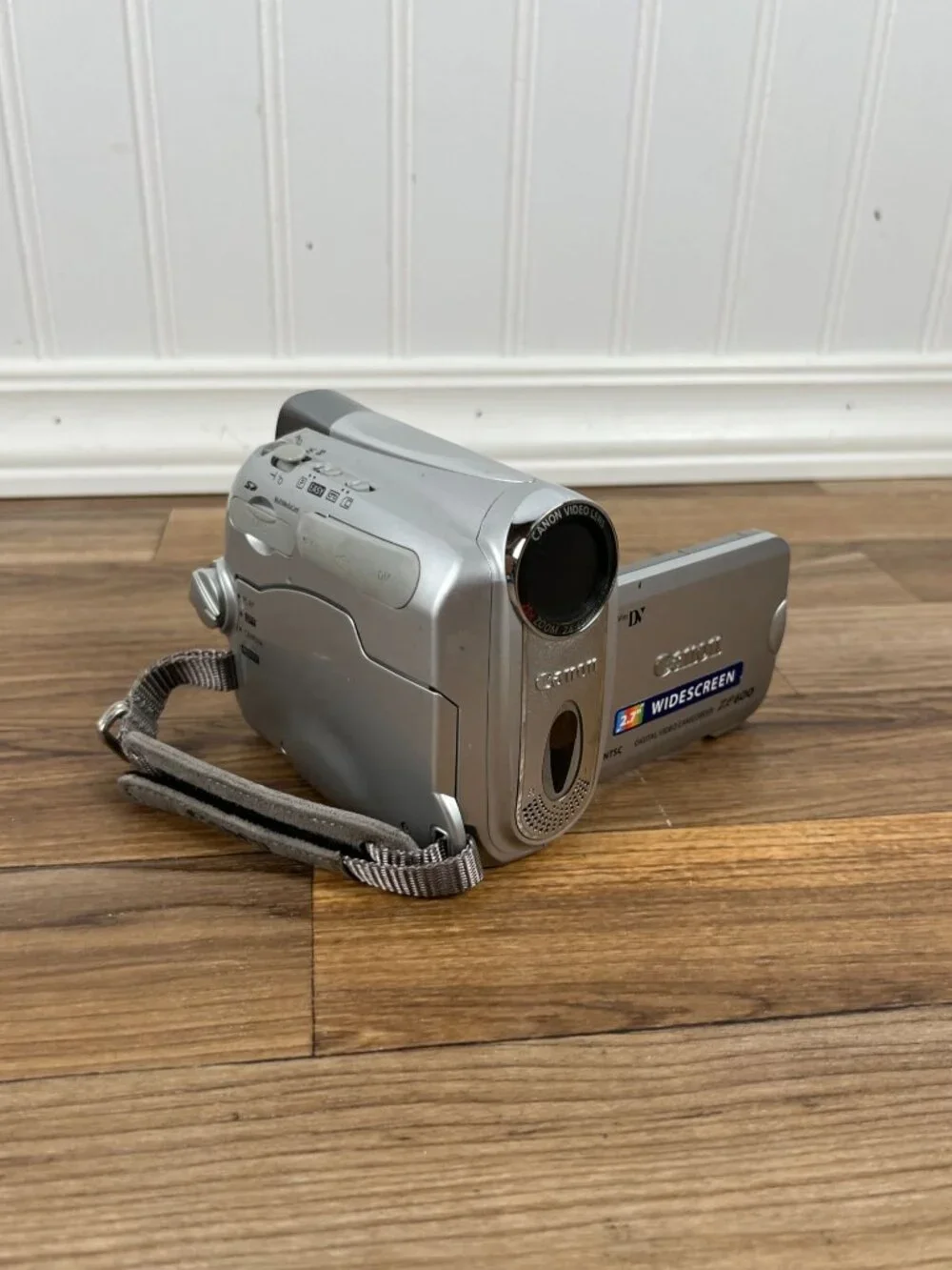 Canon ZR600 MiniDV Camcorder 2.7